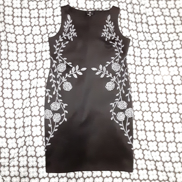 RONNI NICOLE Sequined & Stretchy Pullover Dress - Picture 1 of 14